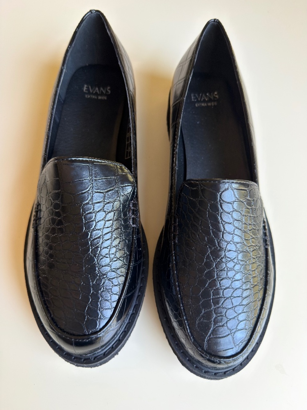 Evans Black Vegan Alligator Skin Loafers – 9W Women’s – NWT